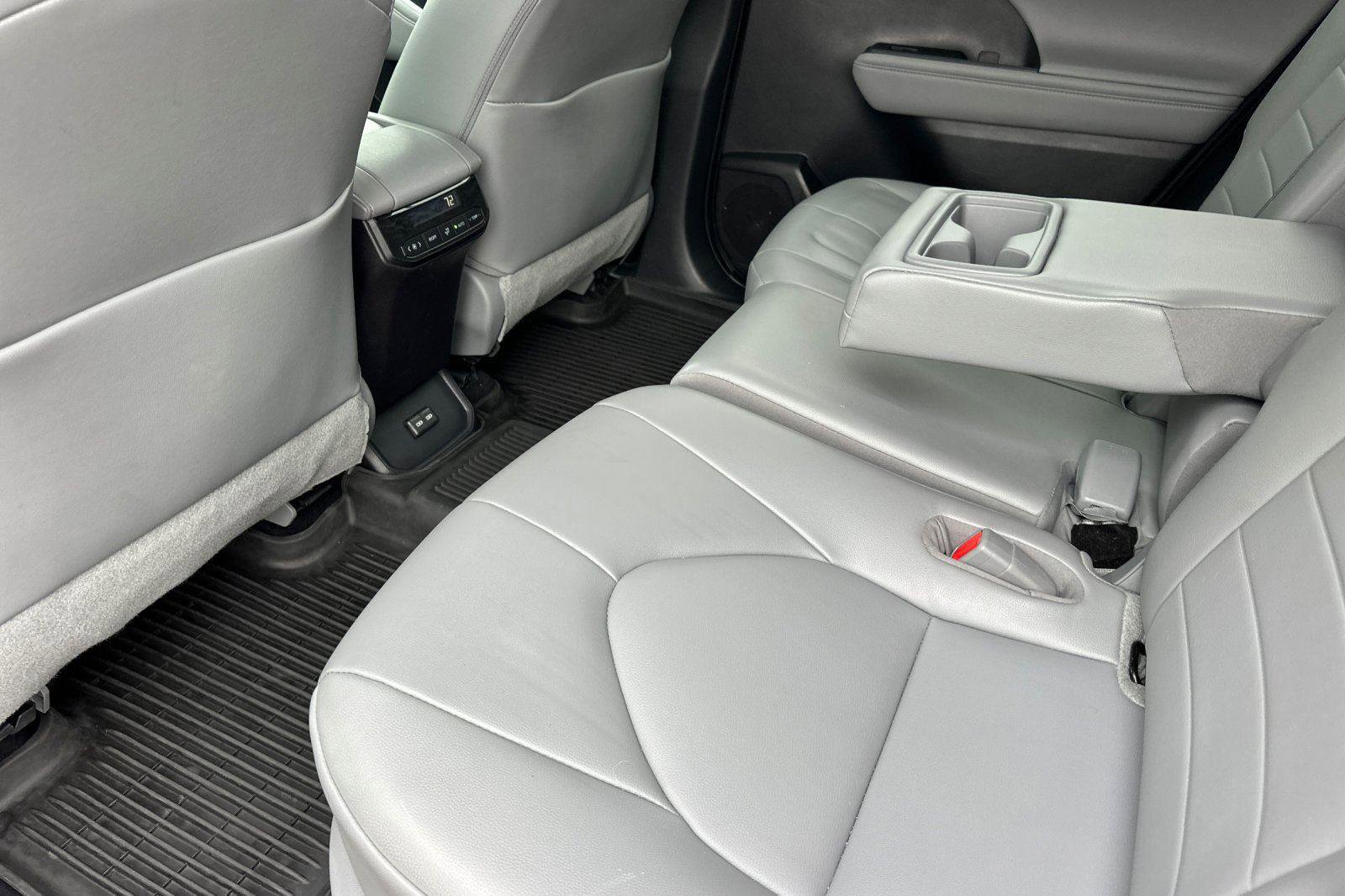 Used 2022 Toyota Highlander XLE image 12