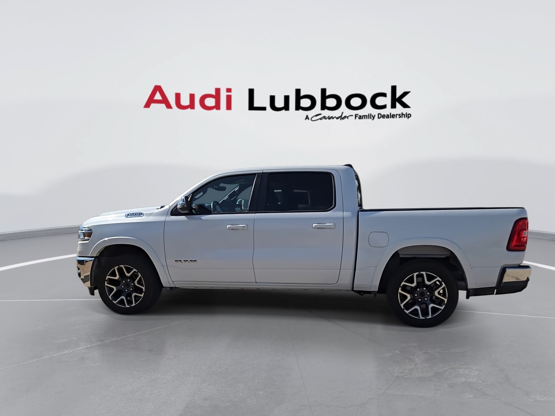 Used 2026 RAM 1500 Laramie AWD/4WD image 6