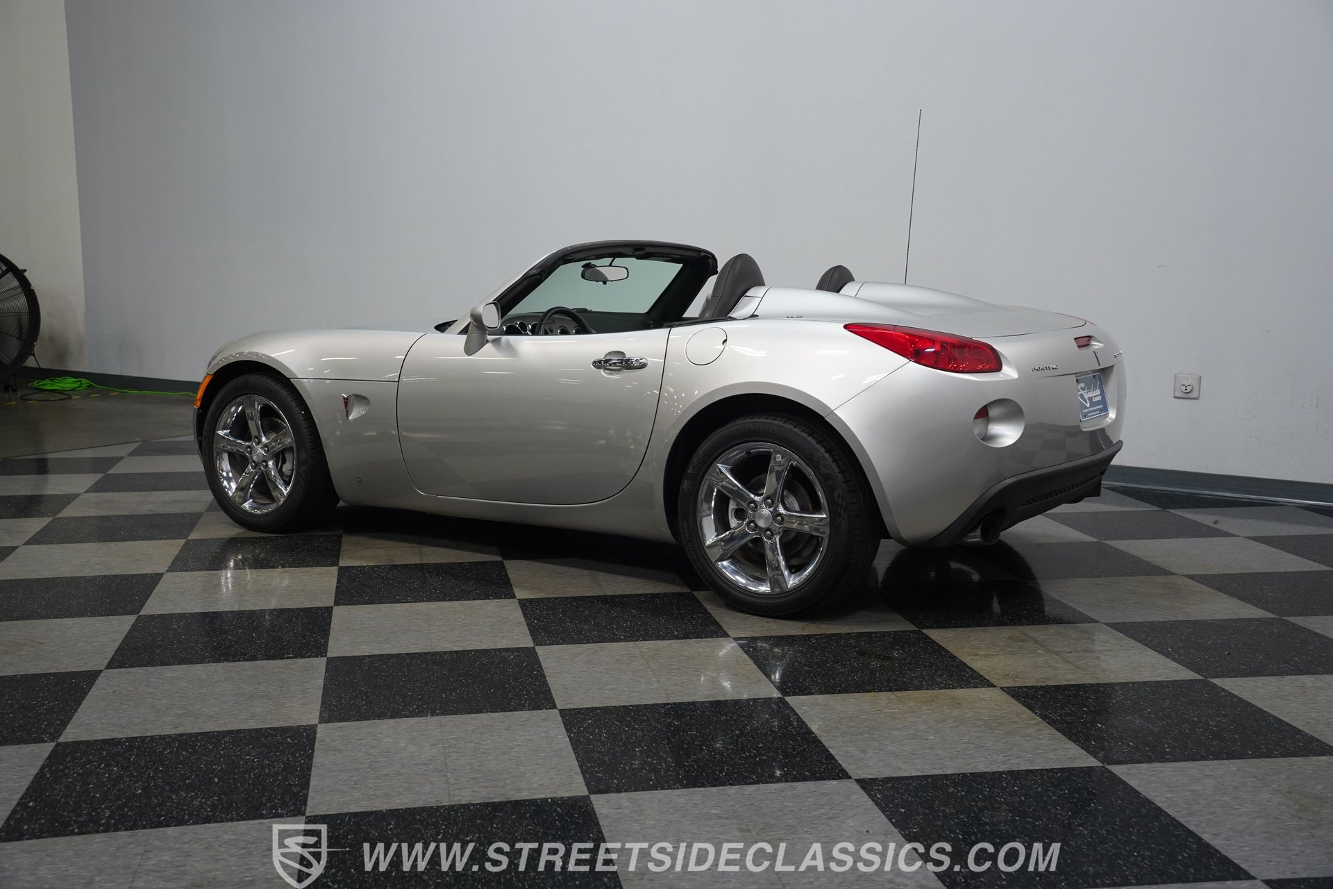 Used 2007 Pontiac Solstice GXP w/ Premium Package RWD image 9