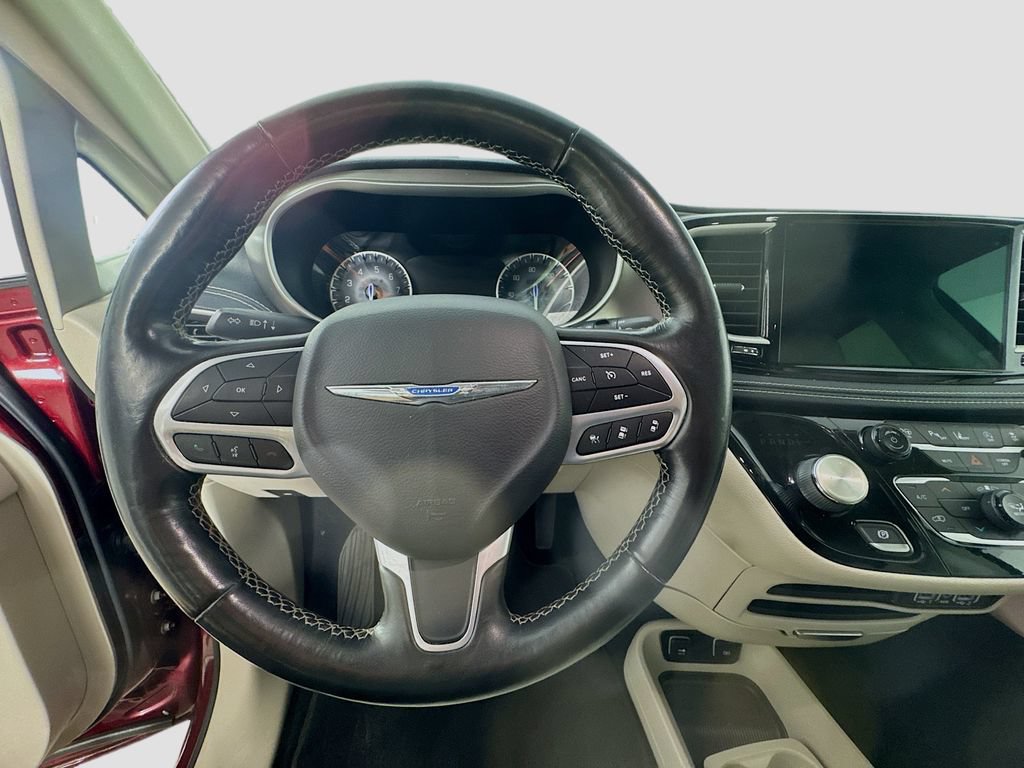 Used 2021 Chrysler Pacifica Touring-L w/ Premium & Safety Sphere Group FWD image 13