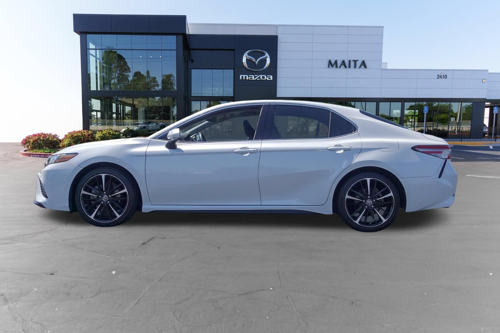 Used 2018 Toyota Camry XSE FWD image 6