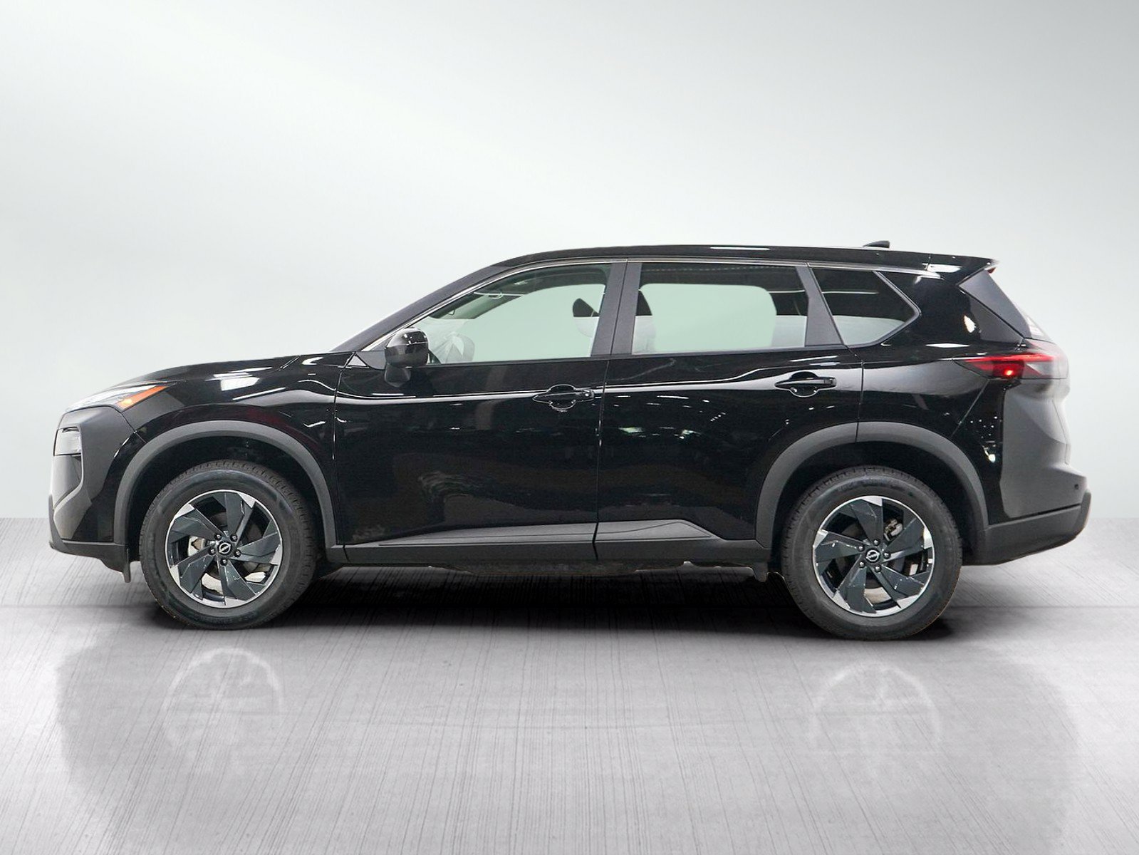 Used 2024 Nissan Rogue SV AWD/4WD image 2