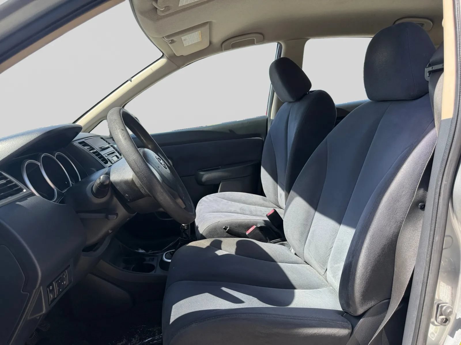 Used 2009 Nissan Versa 1.8 S FWD image 10