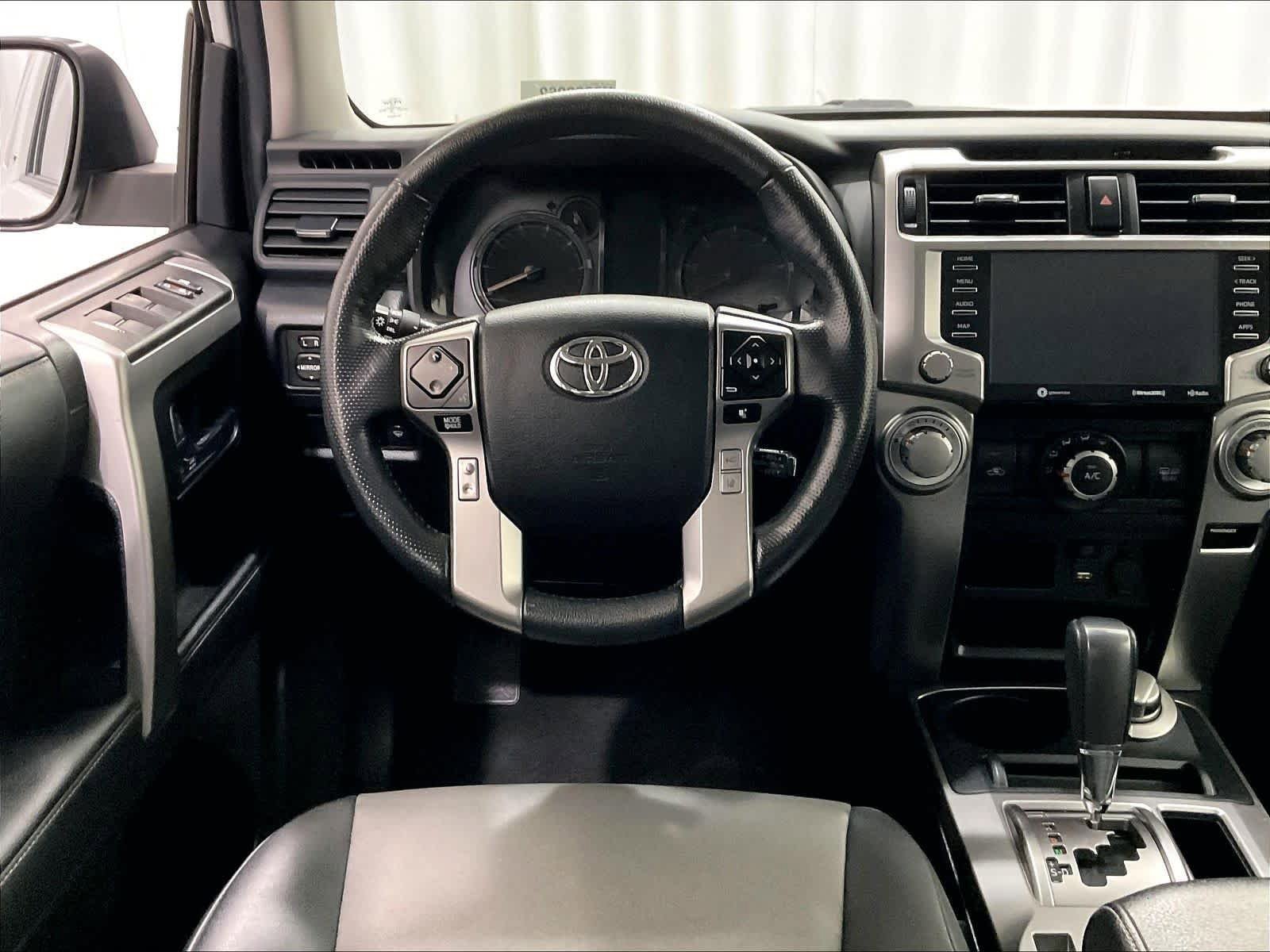 Used 2025 Toyota 4Runner SR5 AWD/4WD image 17