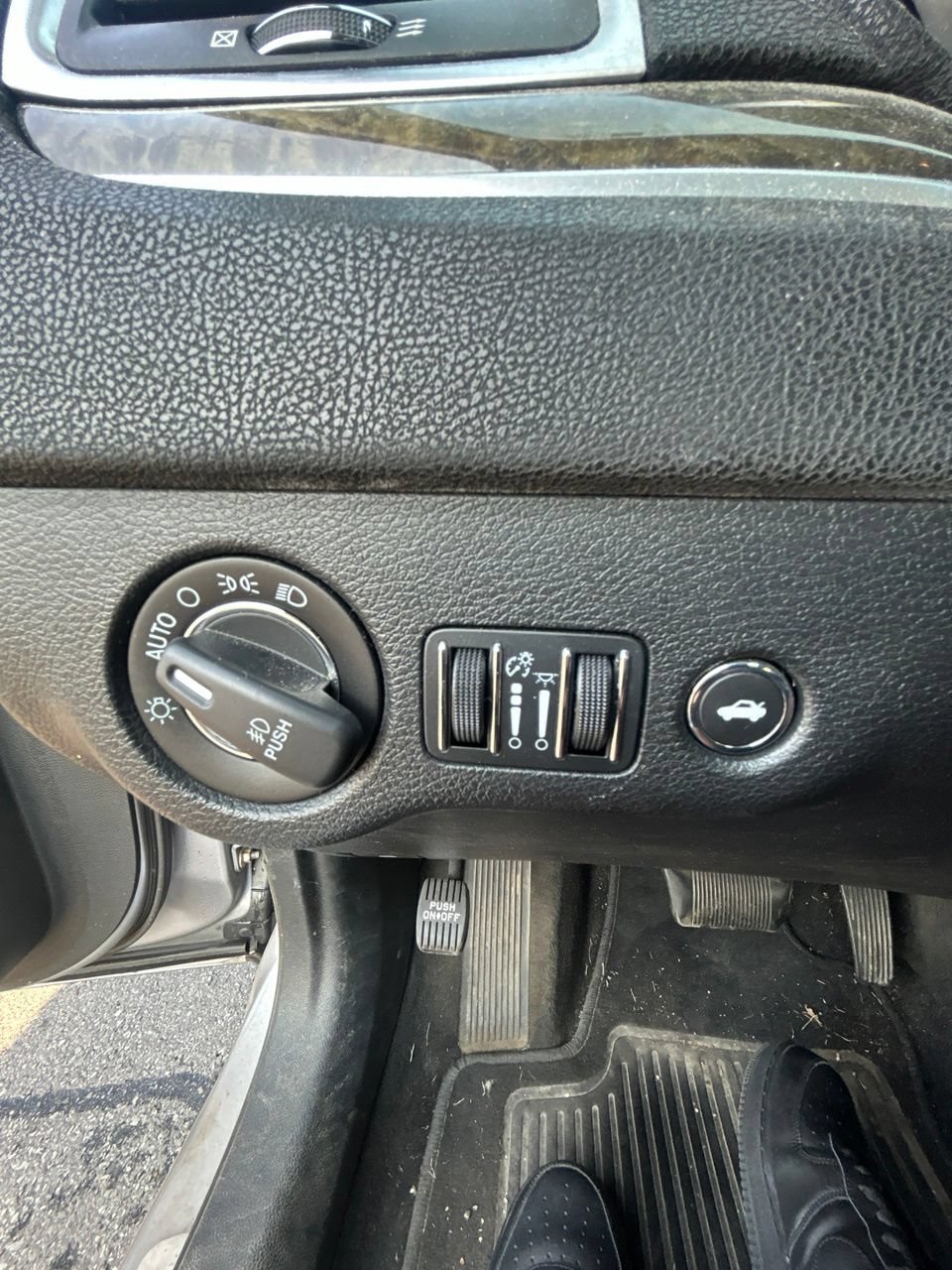 Used 2016 Chrysler 300 C RWD image 25
