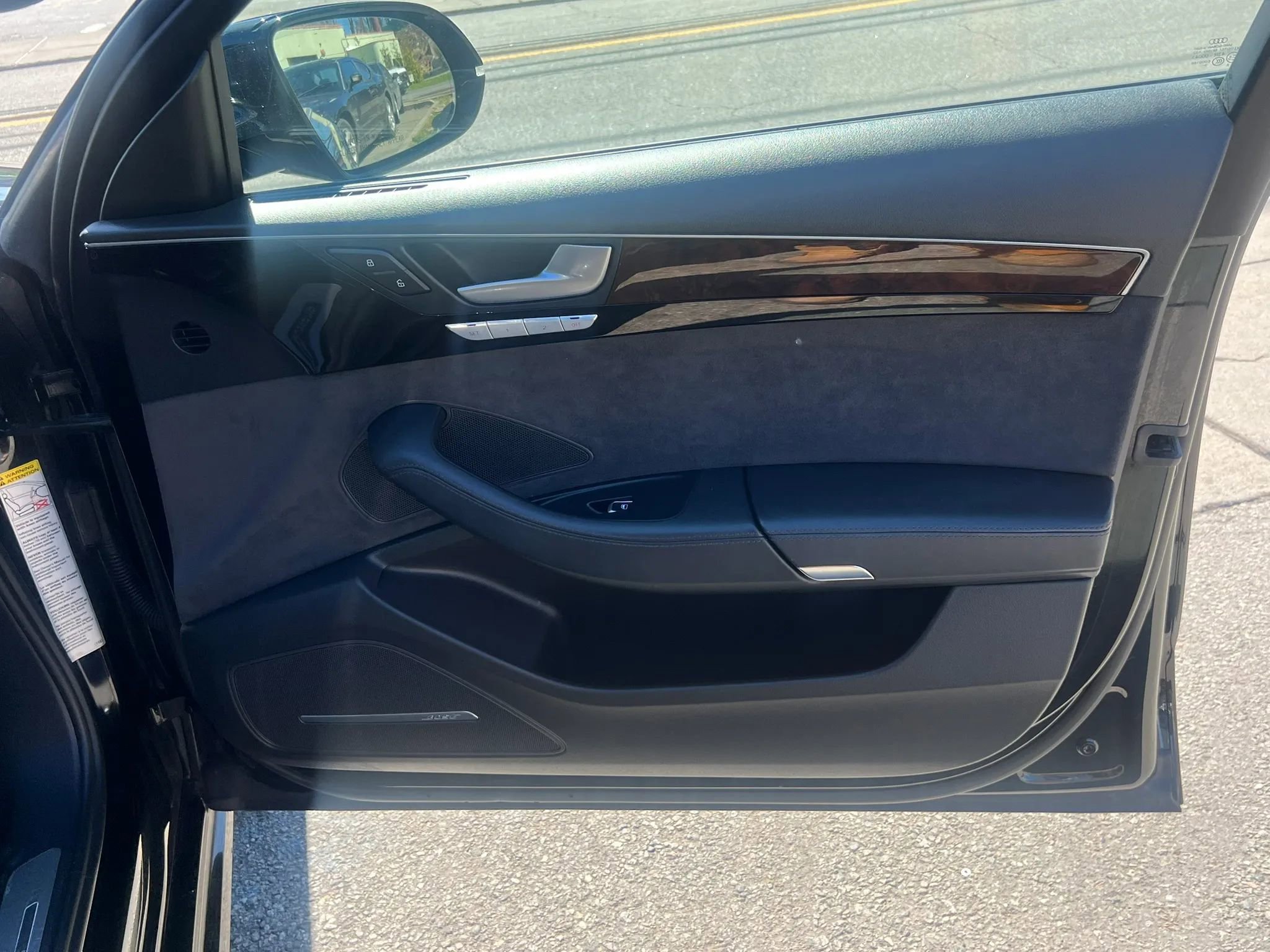 Used 2016 Audi A8 L 4.0T image 31