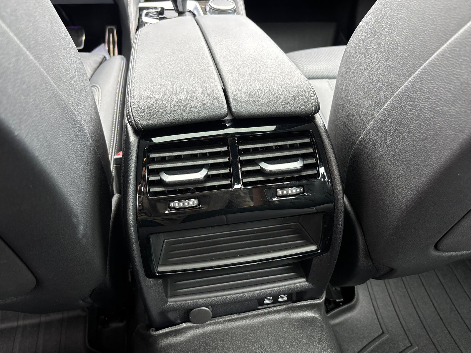 Used 2023 BMW 540i xDrive w/ M Sport Package image 33