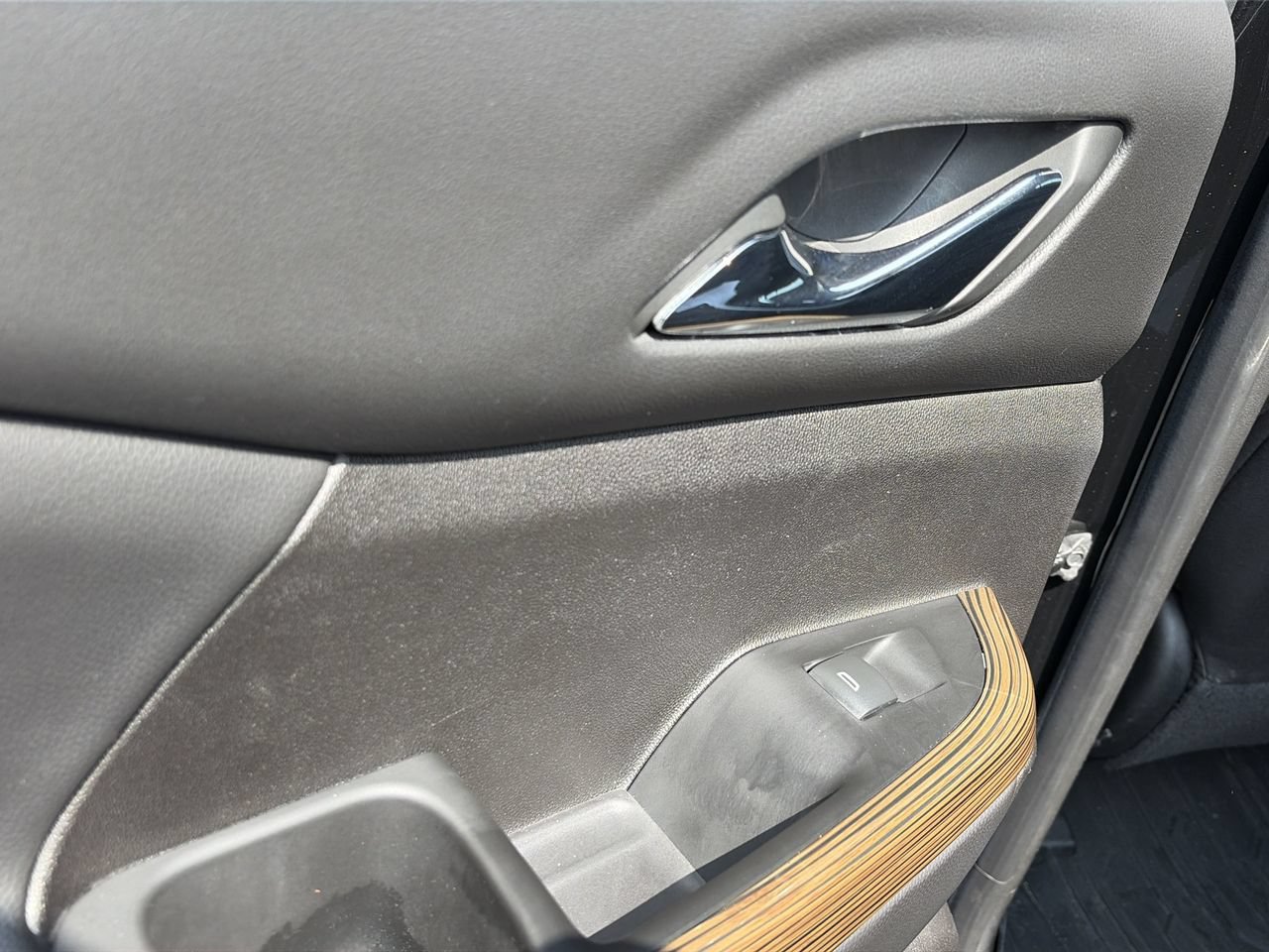 Used 2023 GMC Acadia SLE w/ Driver Convenience Package FWD image 18
