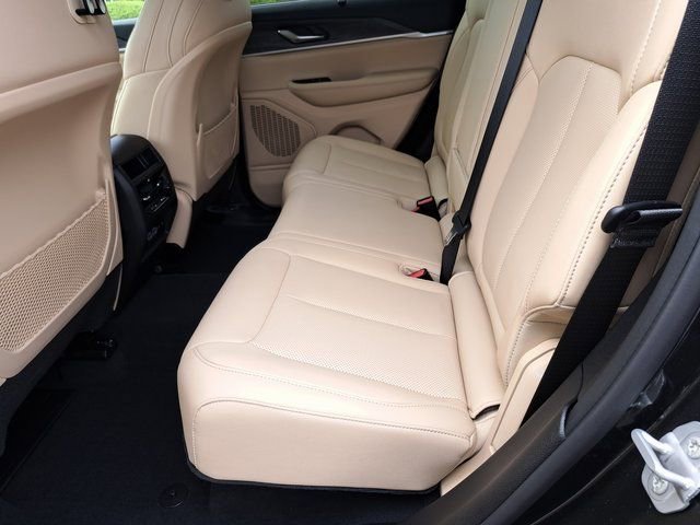 Used 2024 Jeep Grand Cherokee Limited w/ Luxury Tech Group II image 29