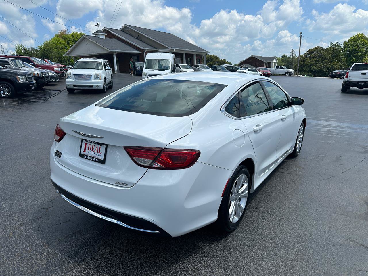 Used 2015 Chrysler 200 Limited FWD image 4