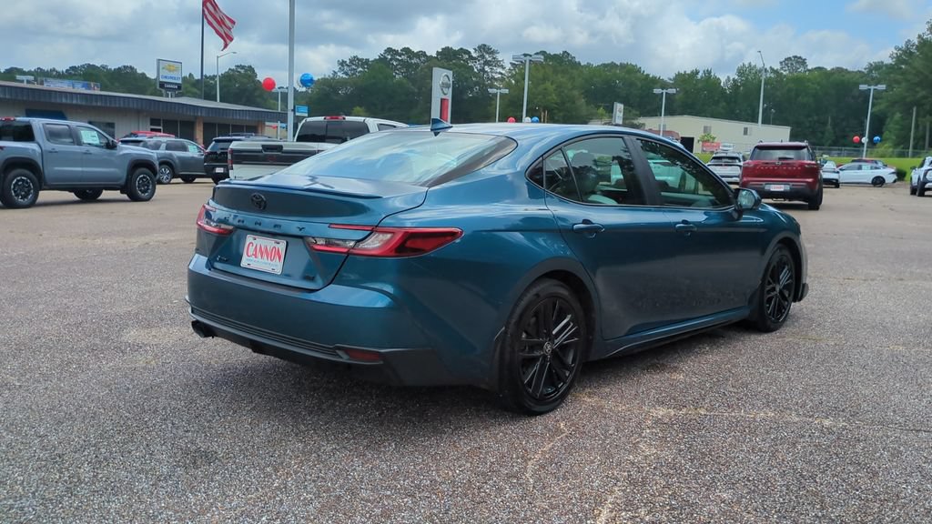 Used 2025 Toyota Camry SE w/ Convenience Package FWD image 5