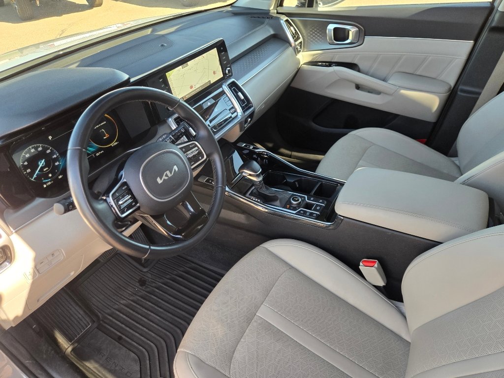 Used 2023 Kia Sorento SX image 9