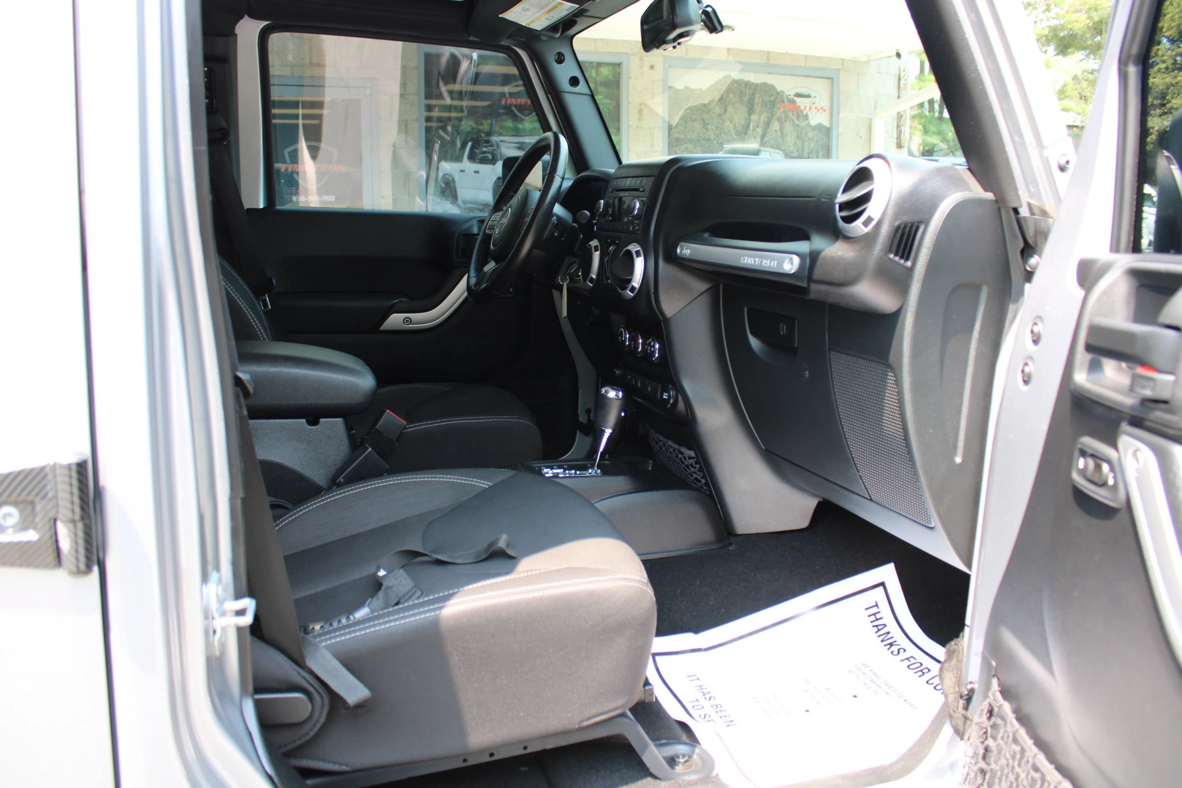Used 2015 Jeep Wrangler Unlimited Sahara w/ Connectivity Group AWD/4WD image 7