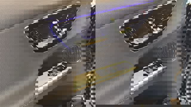 Used 2025 Mercedes-Benz GLC 300 4MATIC image 52