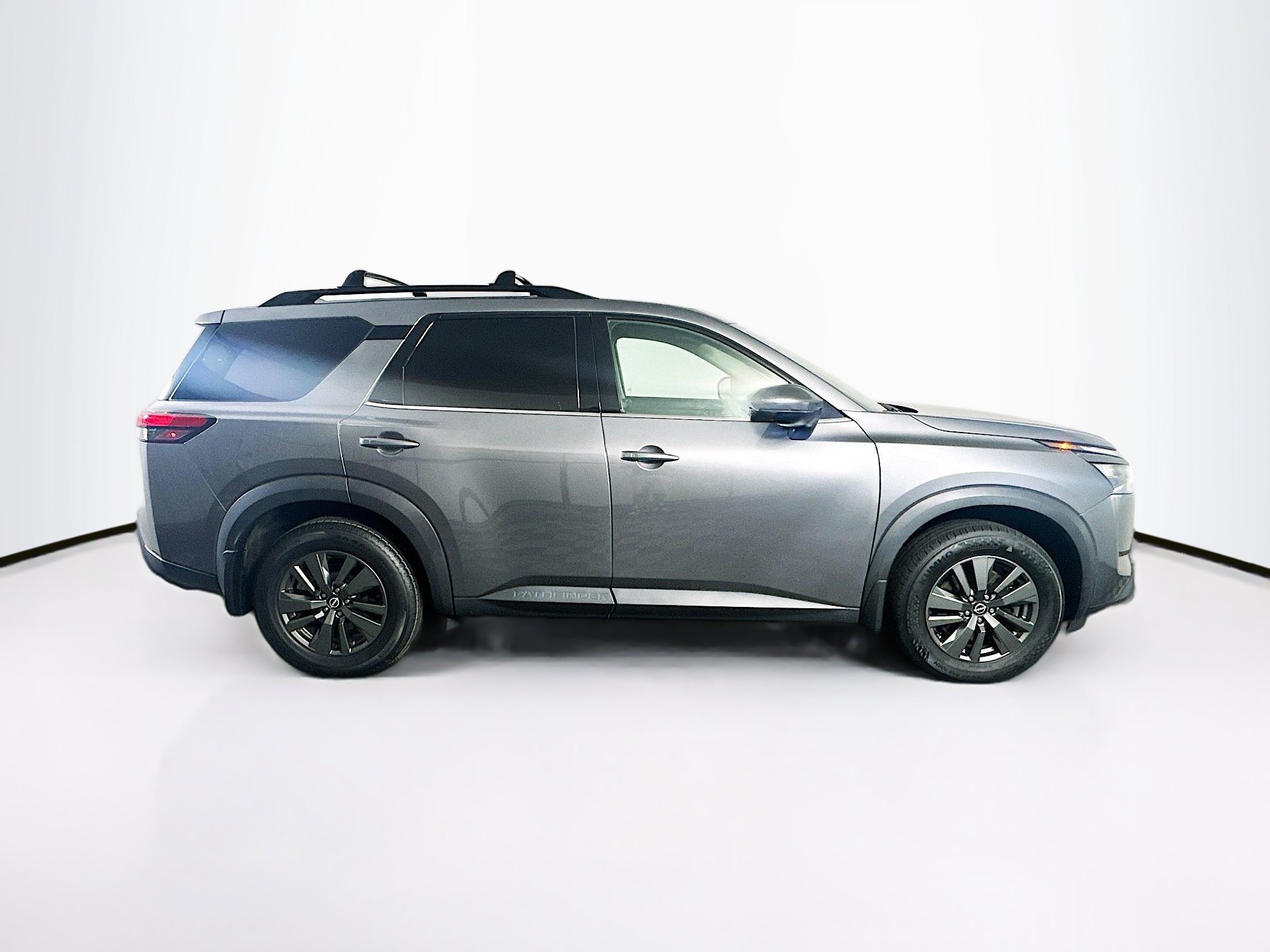 Used 2024 Nissan Pathfinder SV w/ SV Premium Package AWD/4WD image 10