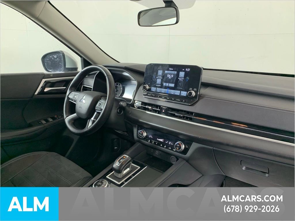 Used 2023 Mitsubishi Outlander SE Black Edition image 35