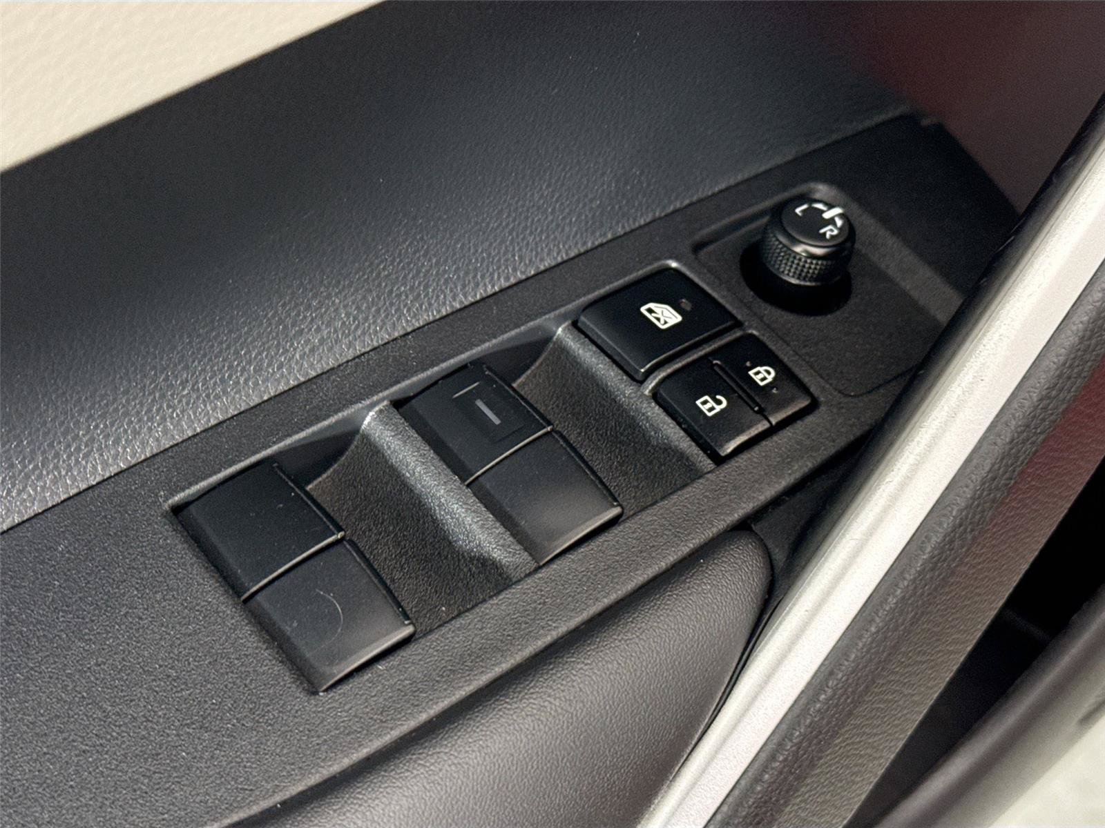 Used 2024 Toyota Corolla Cross LE w/ Moonroof Package FWD image 28