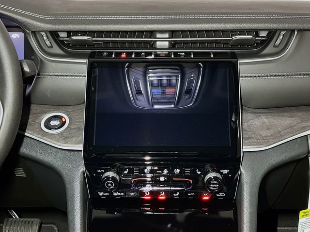 New 2025 Jeep Grand Cherokee Limited w/ Luxury Tech Group II image 8