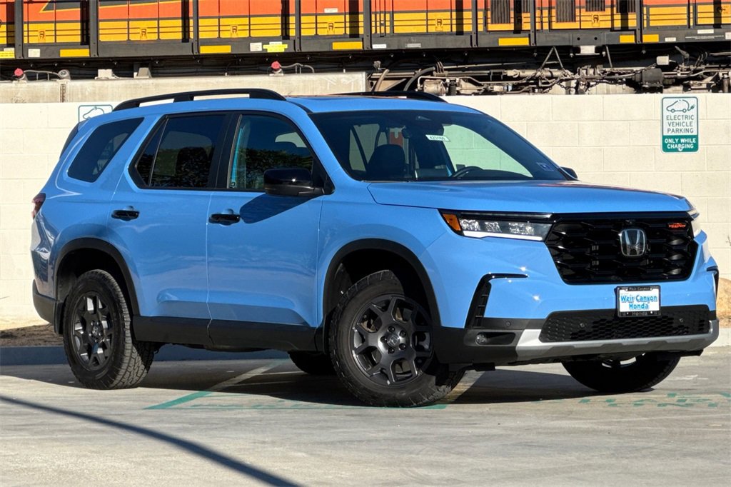 Certified 2024 Honda Pilot TrailSport image 2