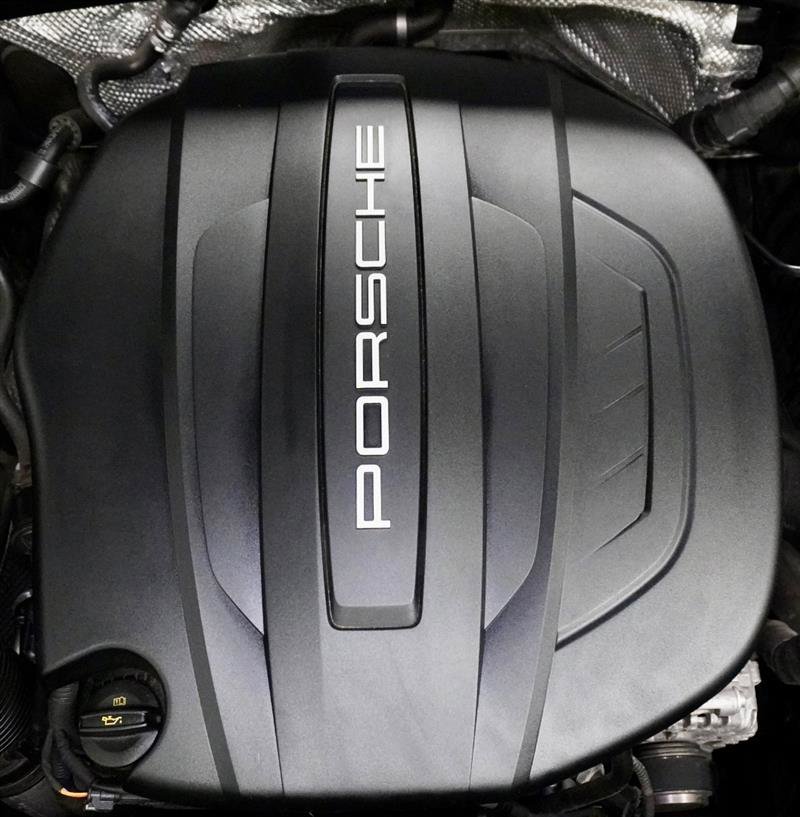 Used 2018 Porsche Macan AWD/4WD image 50