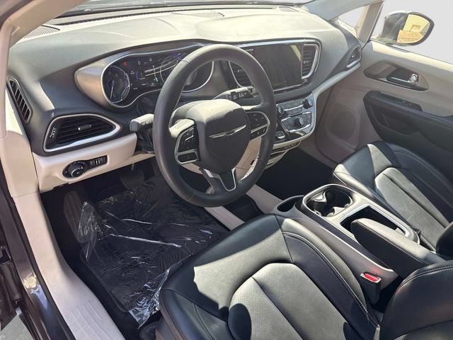 Used 2023 Chrysler Pacifica Touring-L FWD image 12