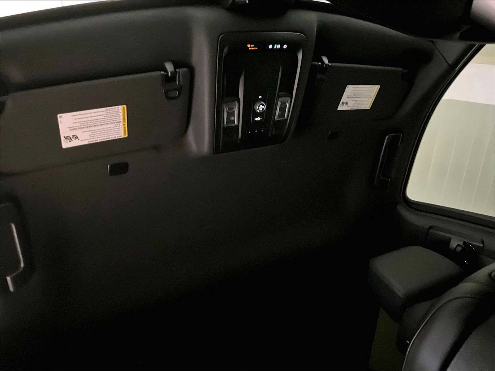 Used 2024 Chevrolet Suburban Z71 image 25