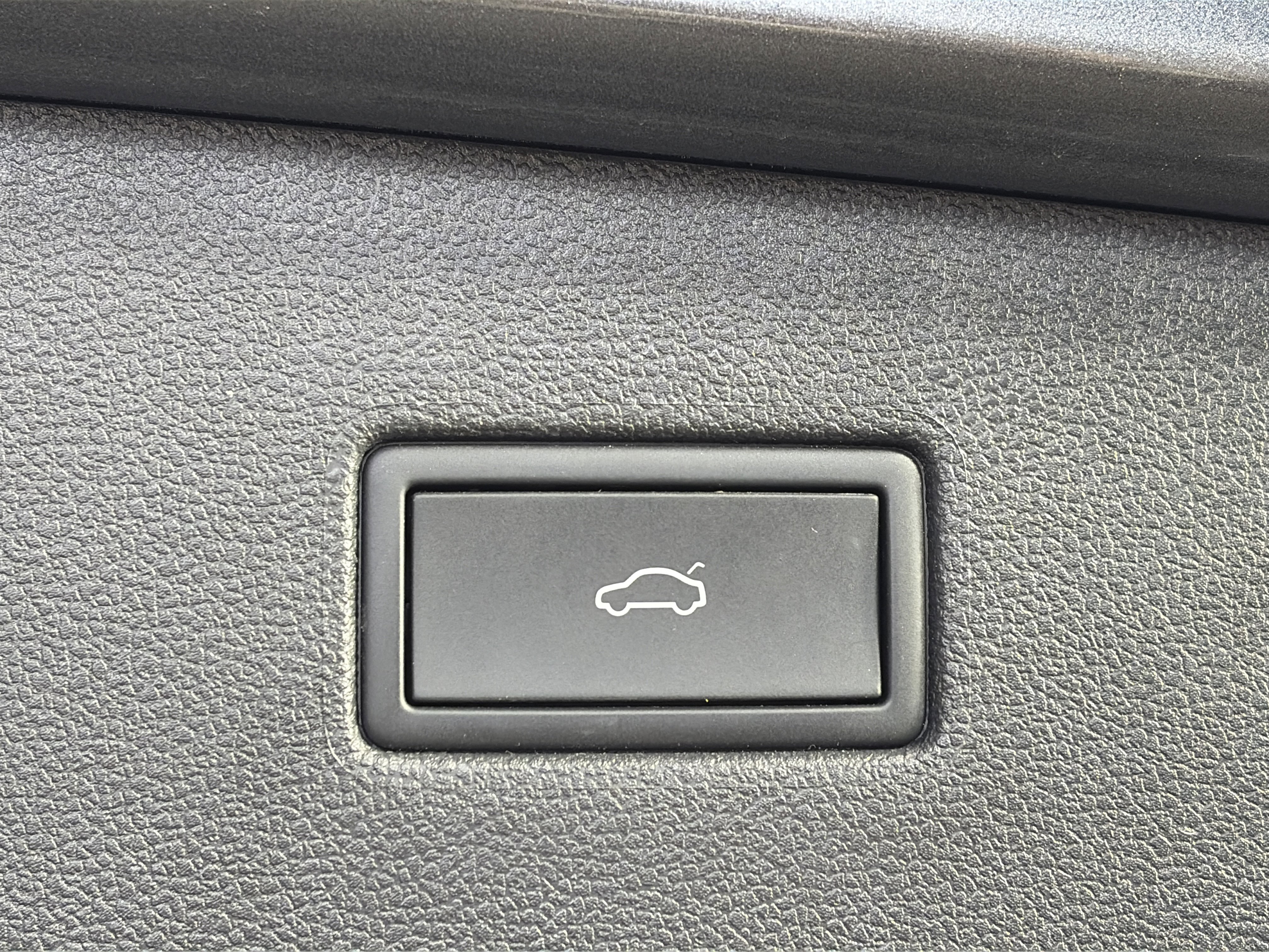 Used 2022 Volkswagen Tiguan SE R-Line image 15