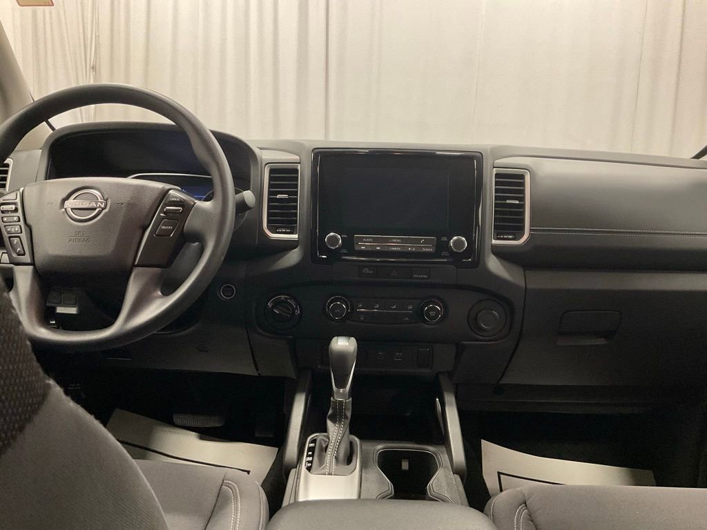 Used 2024 Nissan Frontier SV image 2