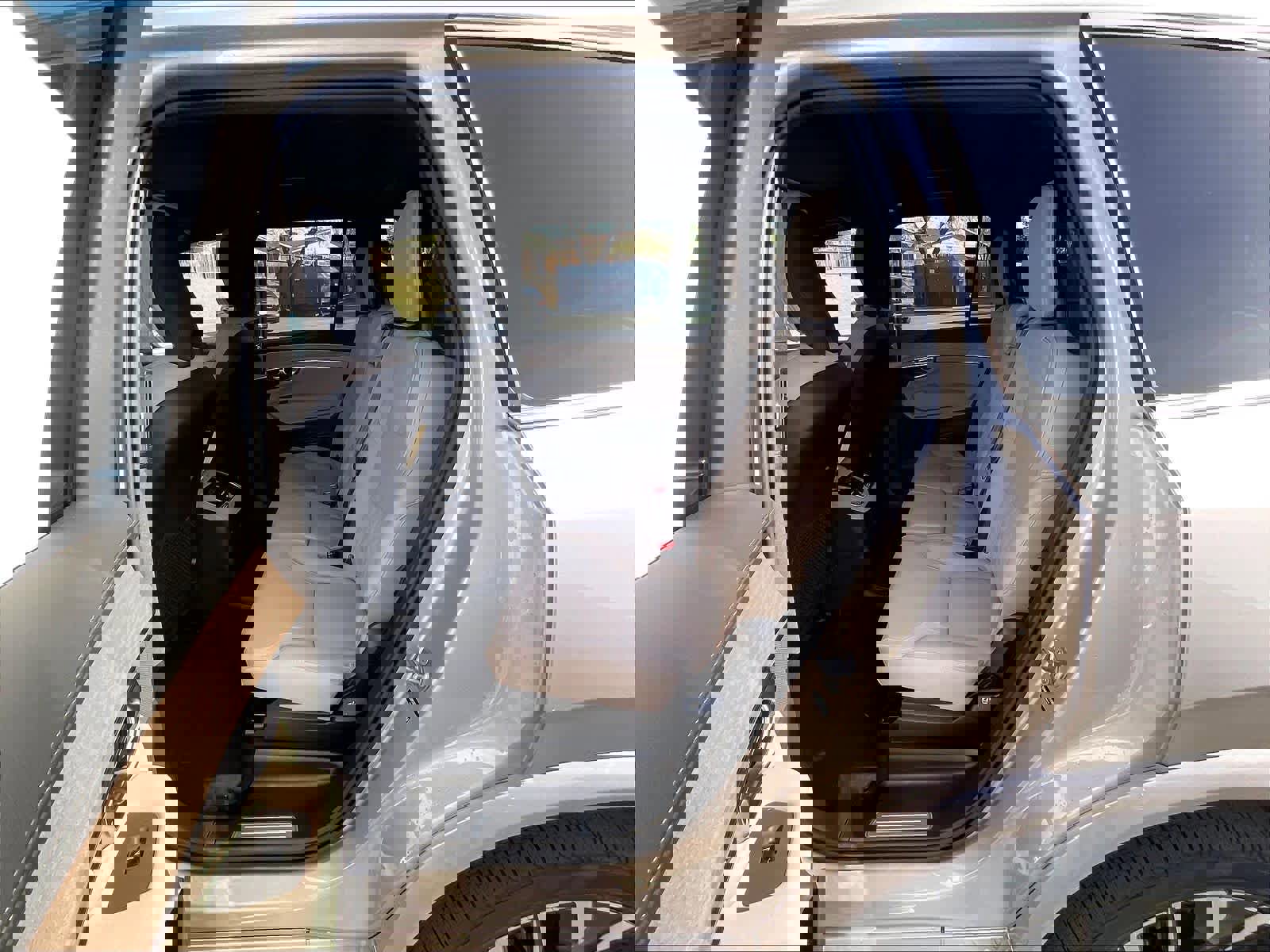 New 2026 Volvo XC90 T8 Plus w/ Protection Package Premier image 12