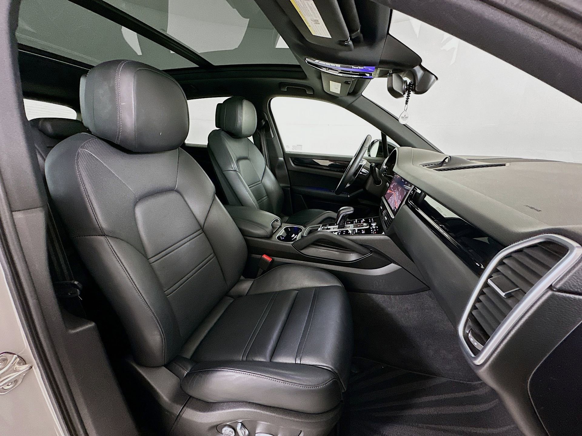 Used 2021 Porsche Cayenne AWD/4WD image 31