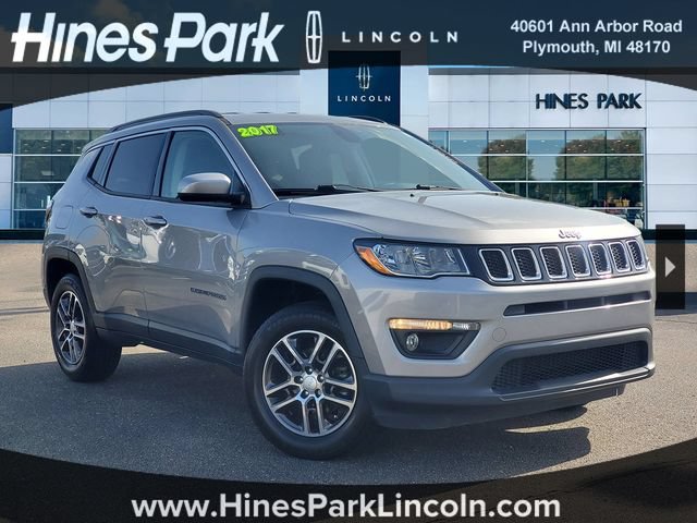 Used 2017 Jeep Compass Latitude w/ Popular Equipment Group AWD/4WD image 1