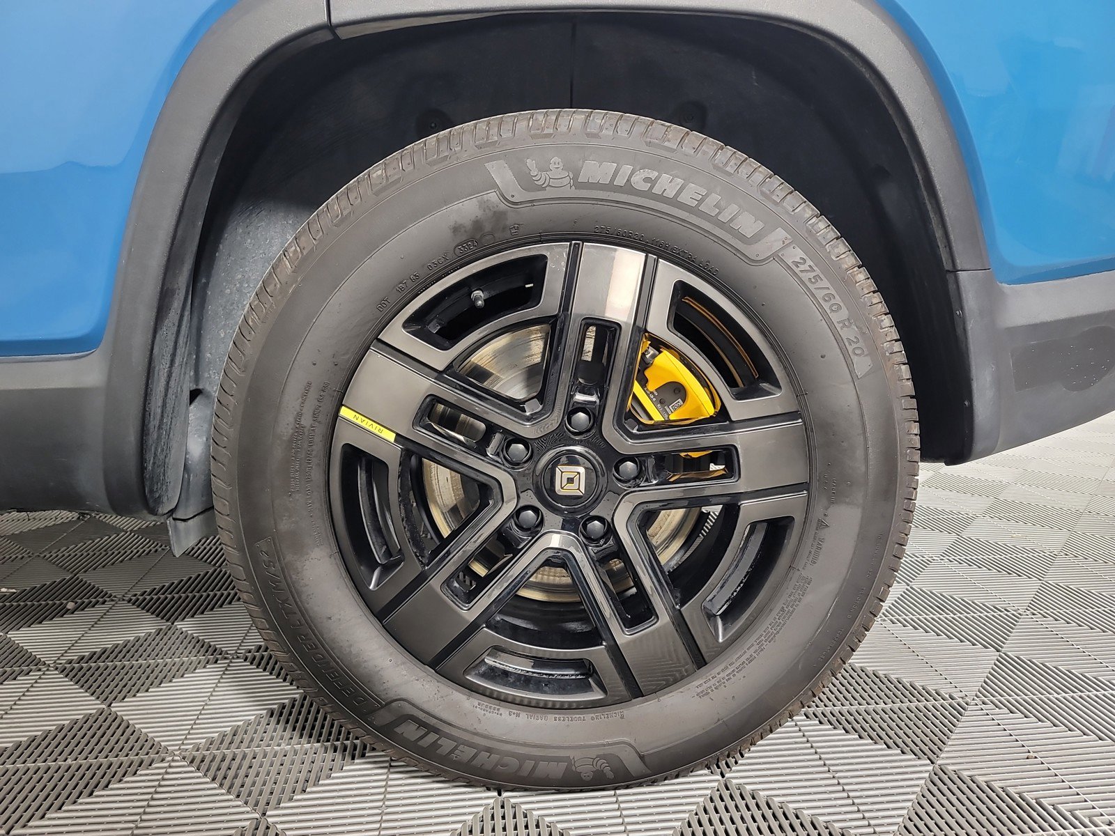 Used 2023 Rivian R1S Adventure image 10