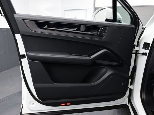 New 2025 Porsche Cayenne GTS AWD/4WD image 7
