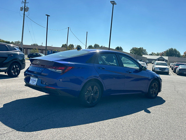 Used 2023 Hyundai Elantra SEL w/ Cargo Package FWD image 8