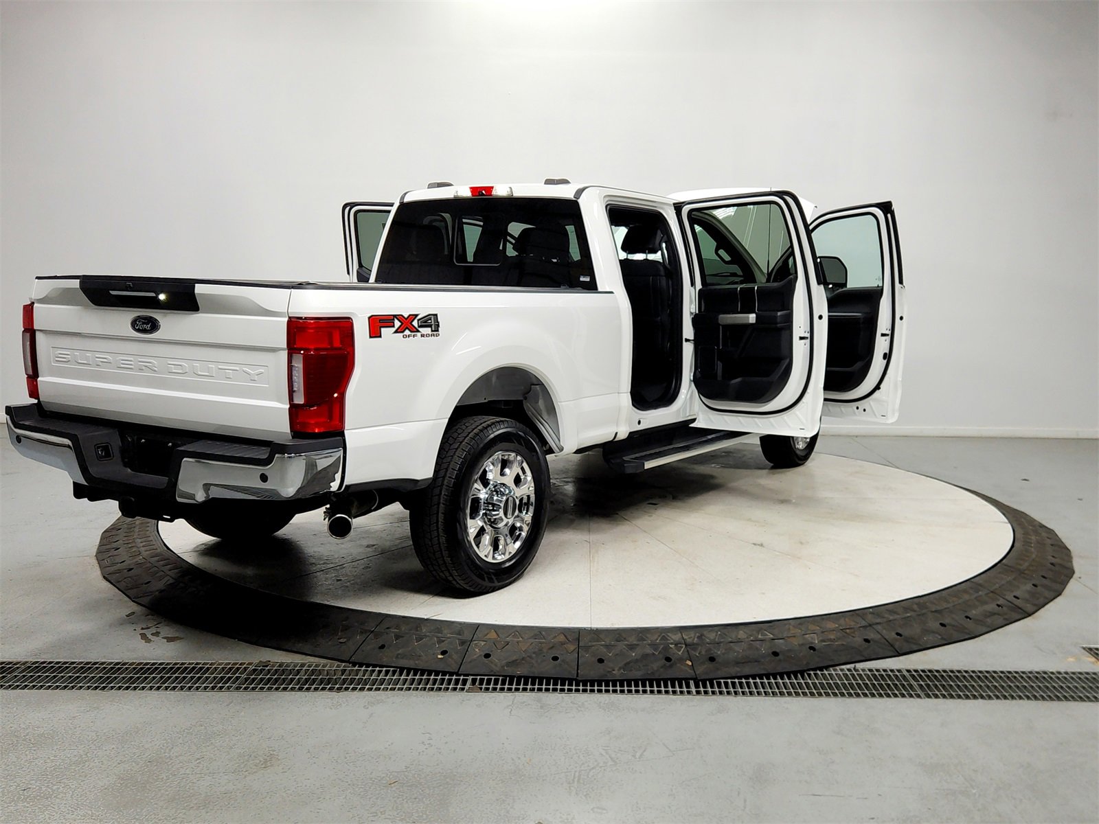 Used 2022 Ford F250 Lariat w/ Lariat Ultimate Package image 15