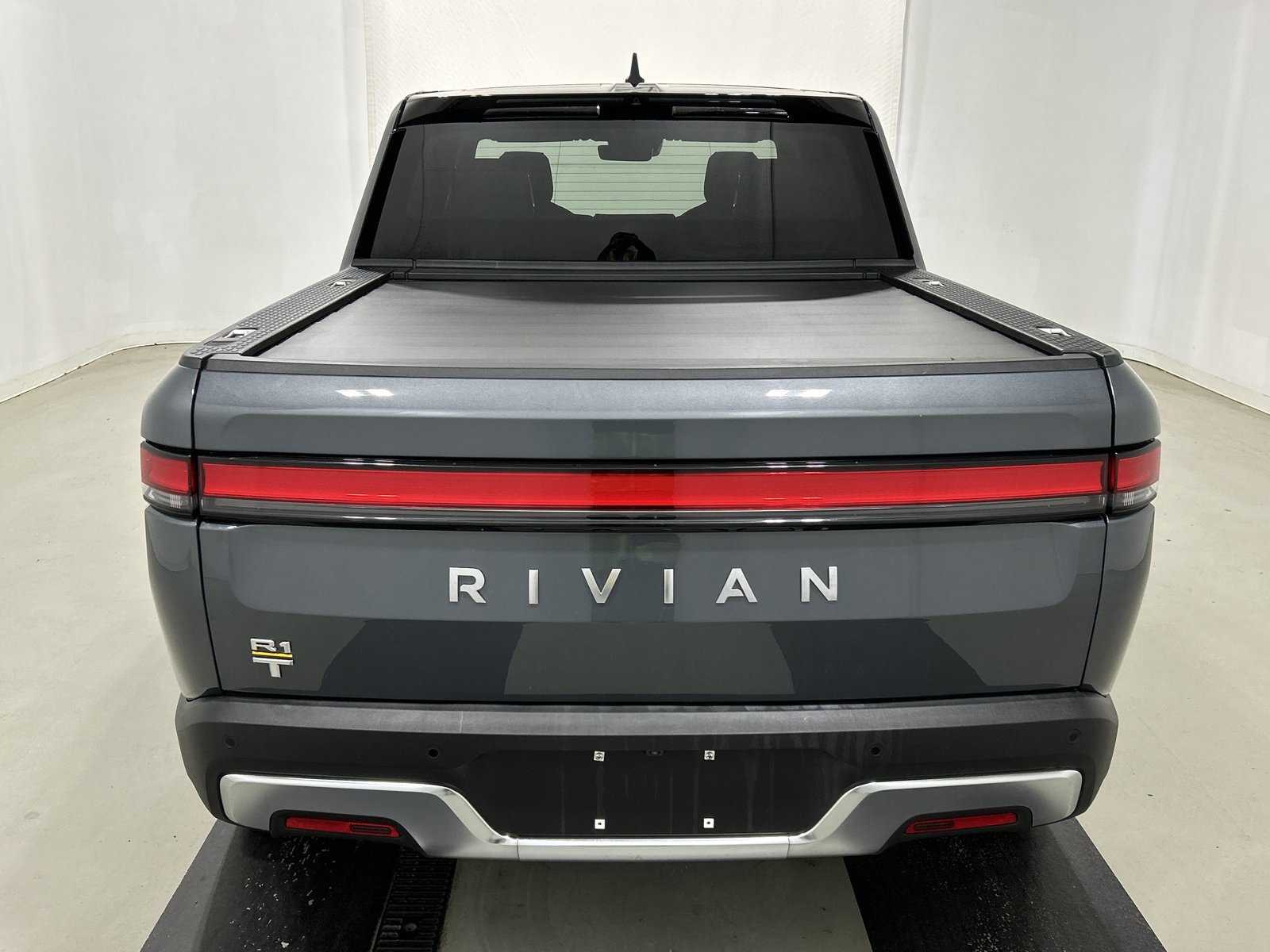 Used 2024 Rivian R1T Adventure AWD/4WD image 4