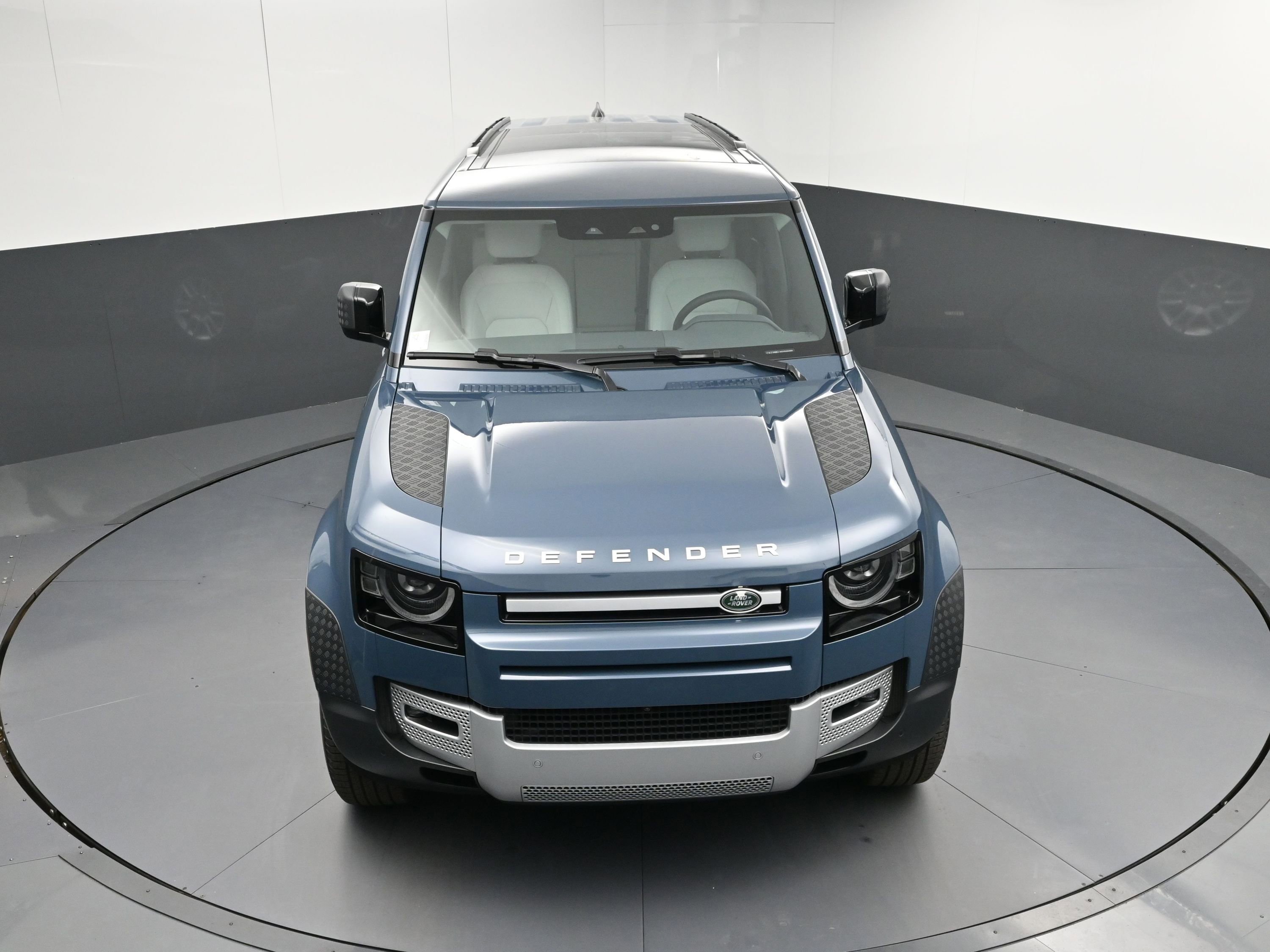 Used 2025 Land Rover Defender 110 S image 37