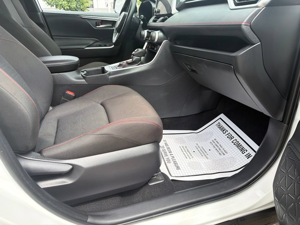 Used 2025 Toyota RAV4 SE AWD/4WD image 11