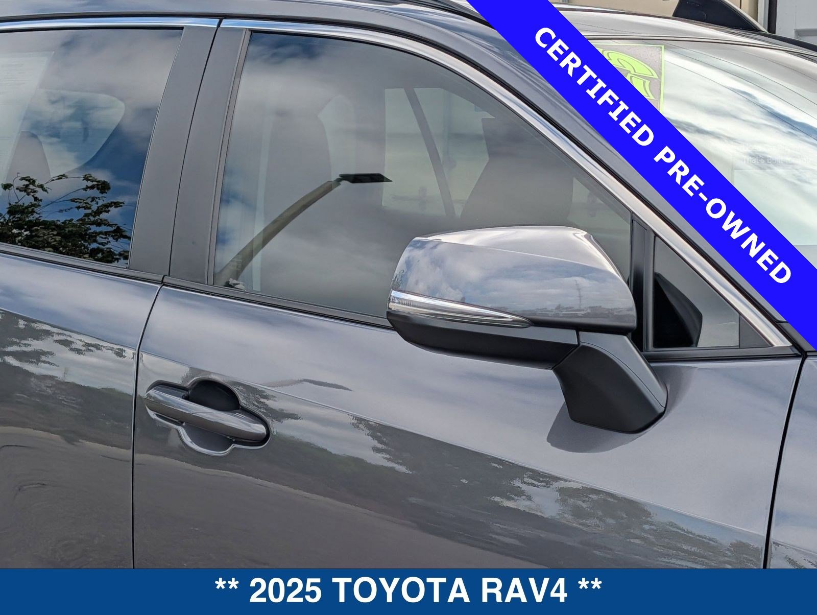 Used 2025 Toyota RAV4 XLE image 10