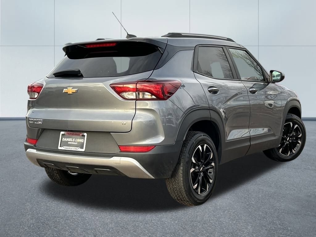 Used 2021 Chevrolet TrailBlazer LT image 2
