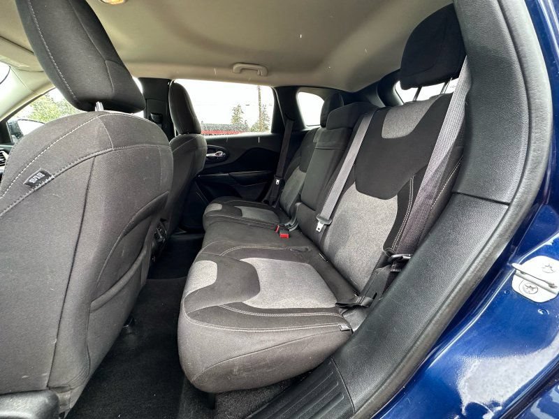 Used 2014 Jeep Cherokee Latitude w/ Cold Weather Group FWD image 10