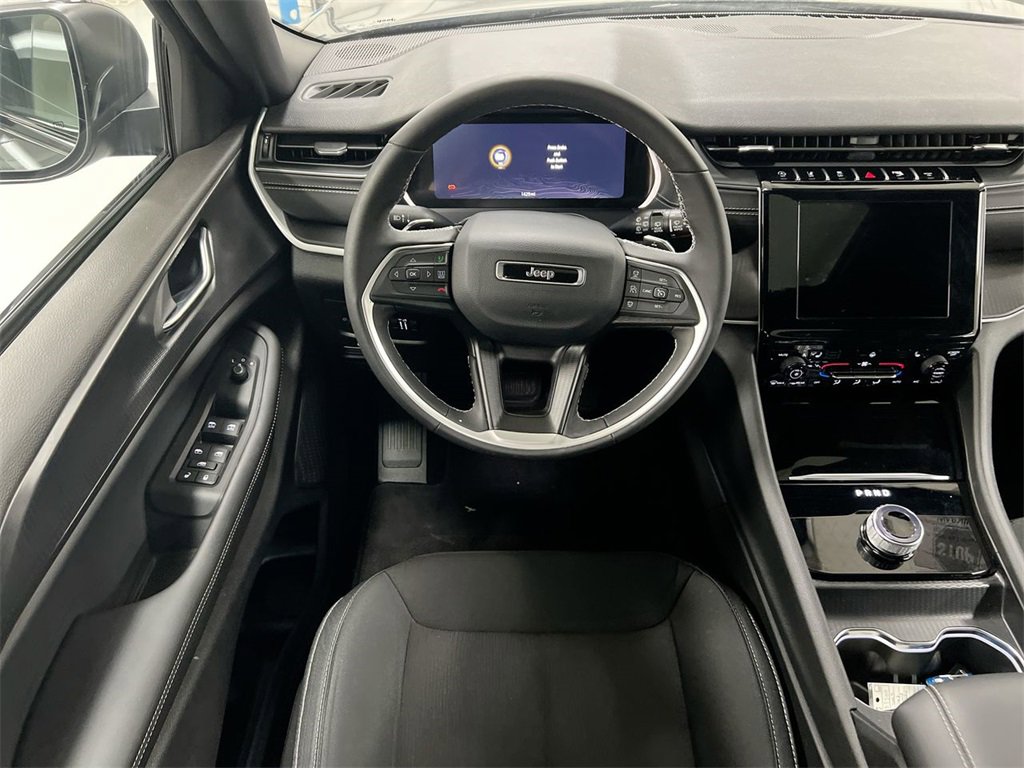 Used 2025 Jeep Grand Cherokee Laredo X w/ Luxury Tech Group I image 20