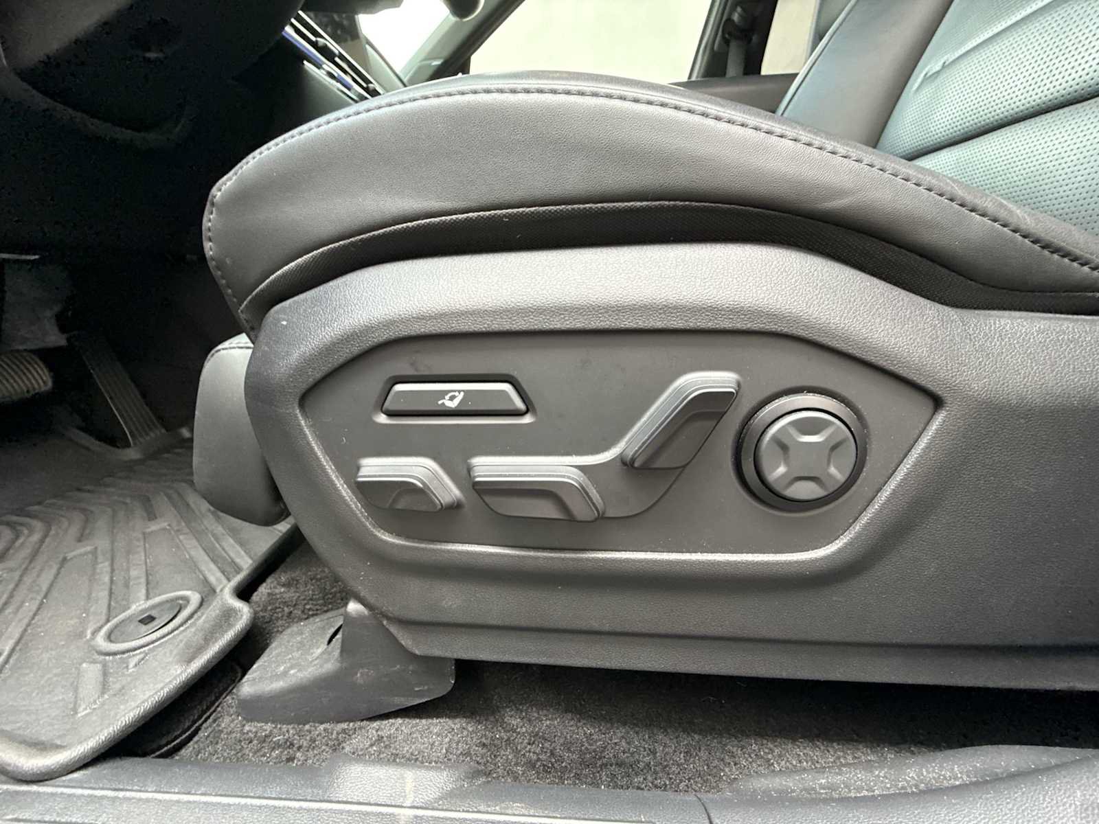 Used 2025 Hyundai Santa Fe Calligraphy AWD/4WD image 13