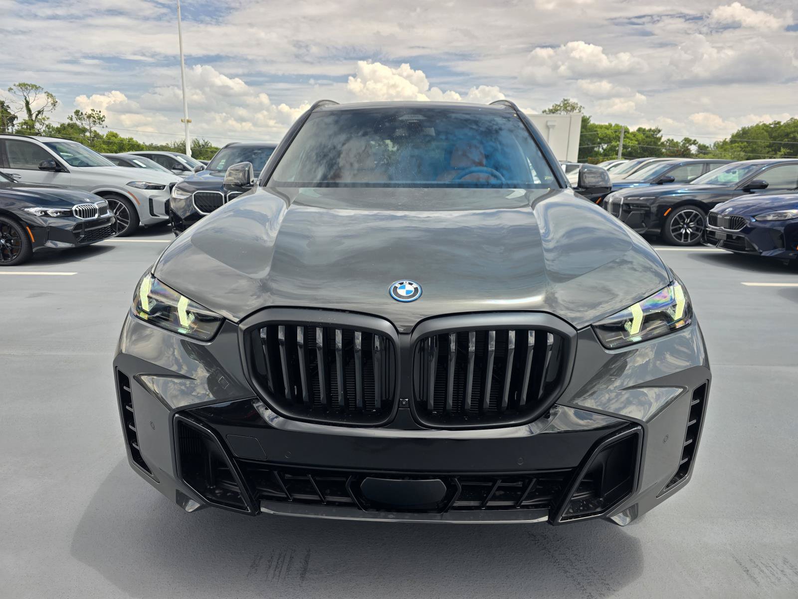New 2026 BMW X5 xDrive50e w/ Executive Package AWD/4WD image 3