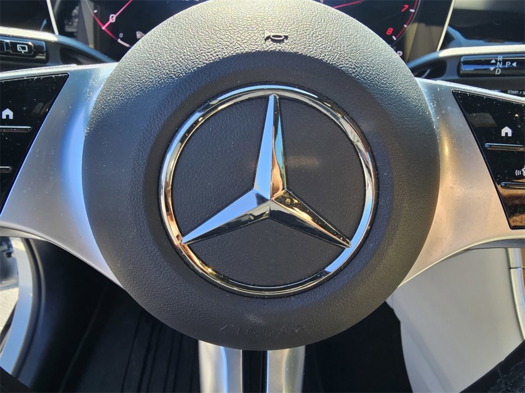 Used 2025 Mercedes-Benz GLC 300 image 22