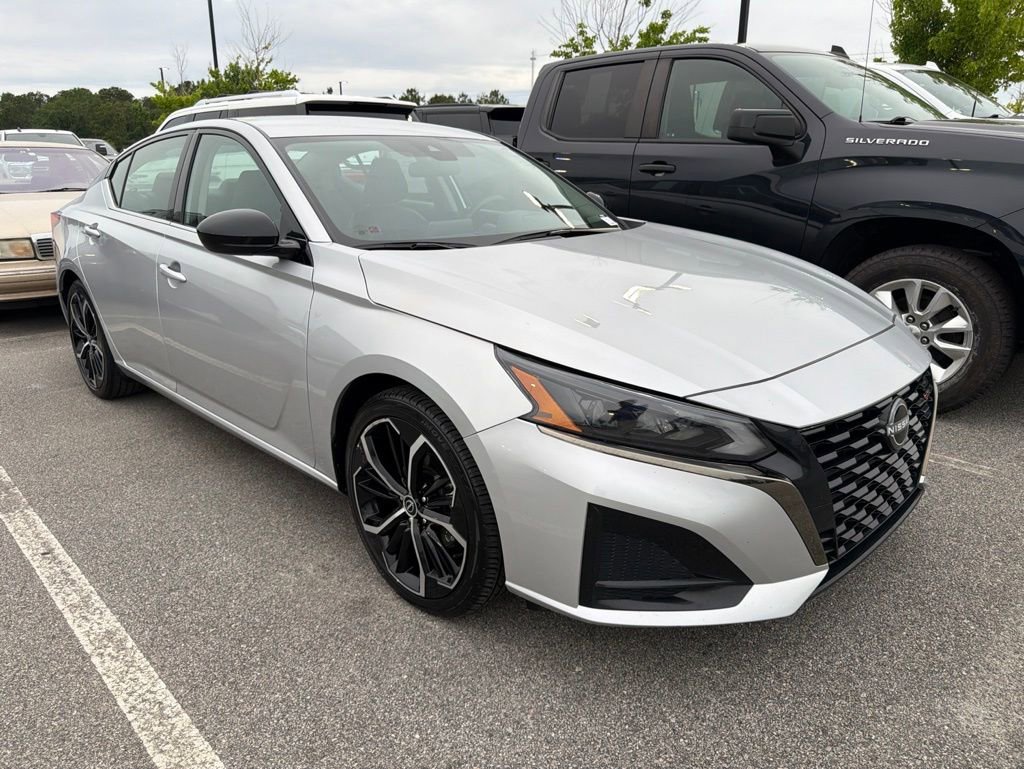Used 2024 Nissan Altima 2.5 SR FWD image 4