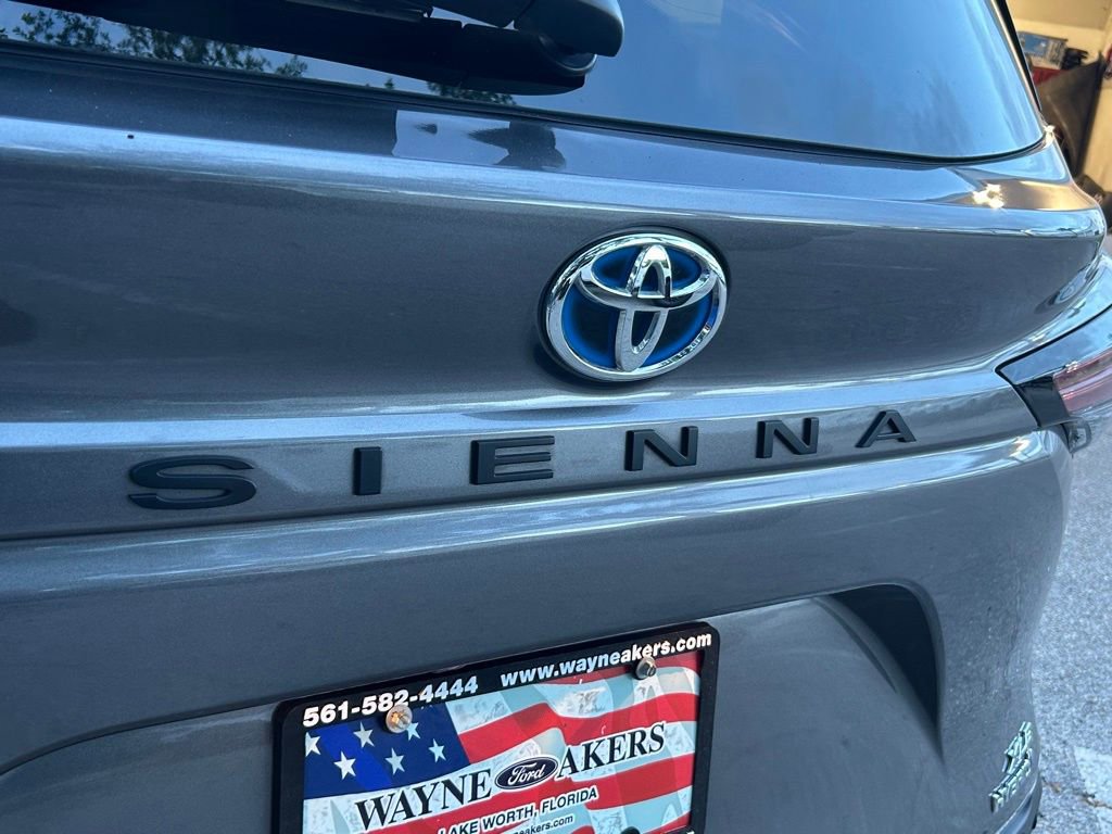 Used 2024 Toyota Sienna XLE image 22