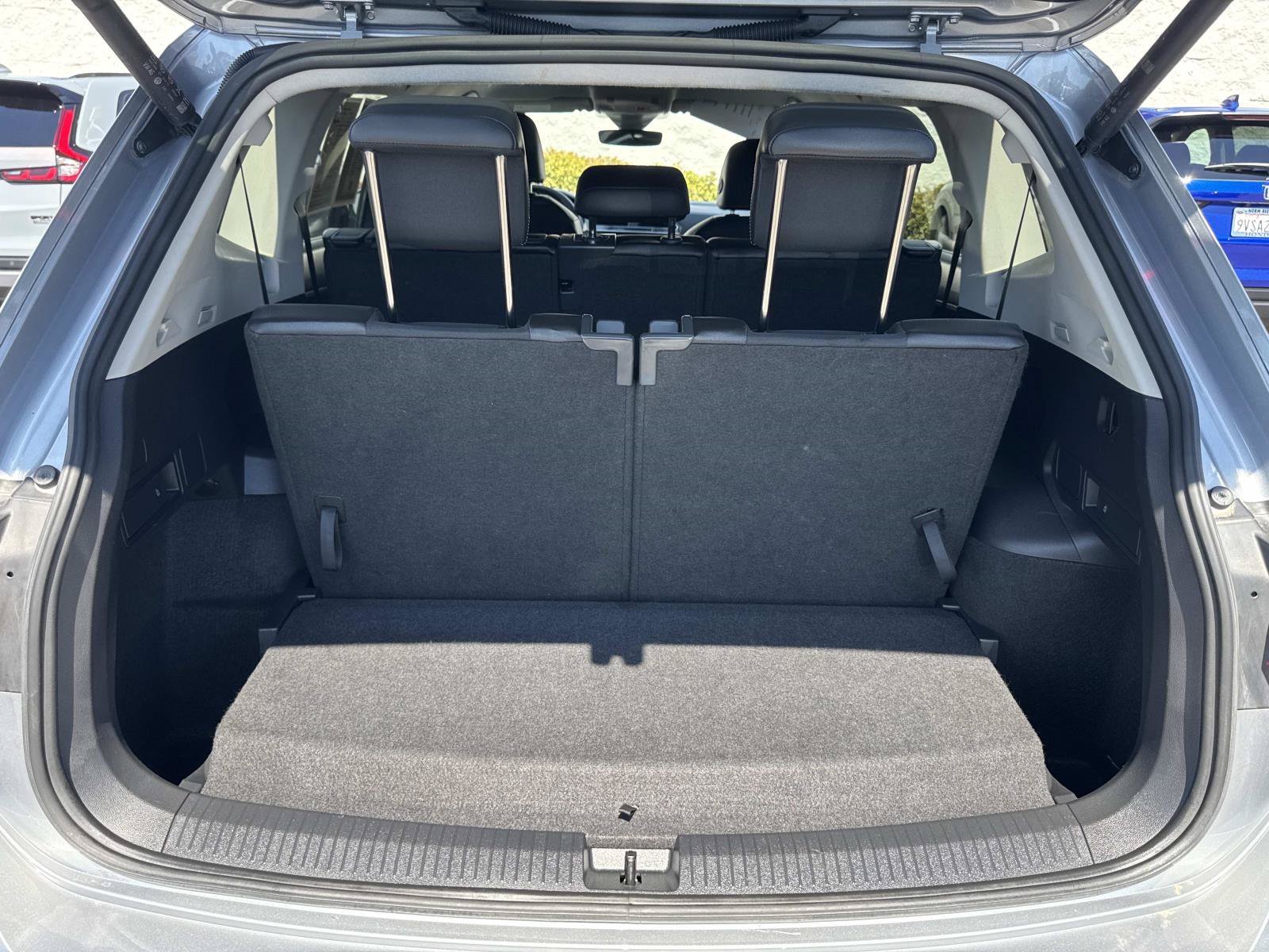 Certified 2024 Volkswagen Tiguan SE FWD image 29