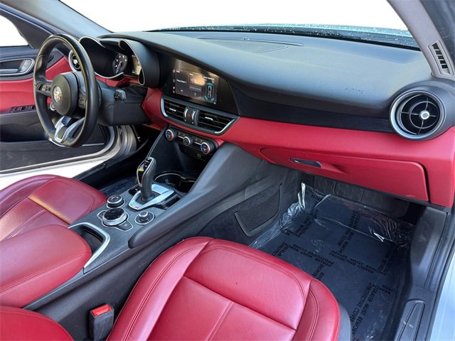 Used 2020 Alfa Romeo Giulia w/ Nero Edizione image 23