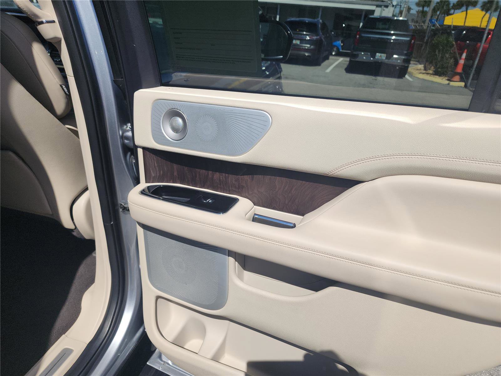 Certified 2020 Lincoln Navigator Reserve w/ Luxury Package RWD image 25